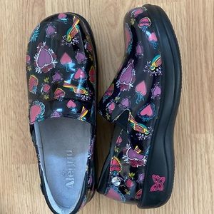 Preowned women’s Alegria   clogs 37 Excellent like new